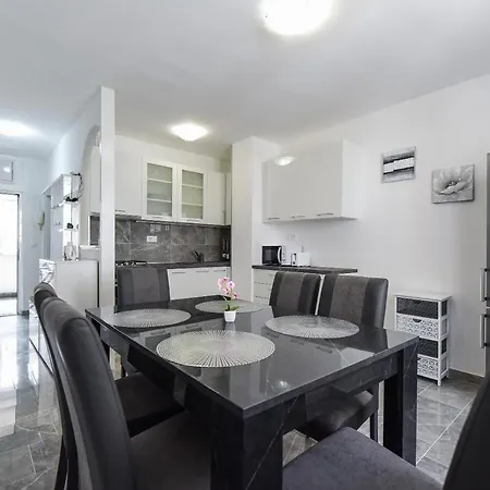 Apartament Biserka *