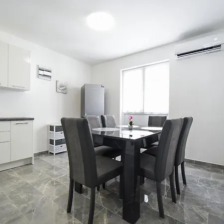 Biserka Apartament *