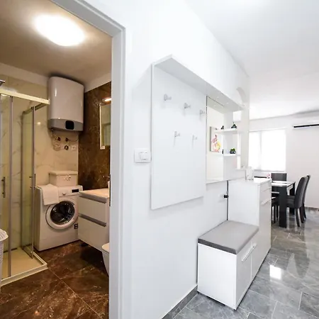 Apartment Biserka *